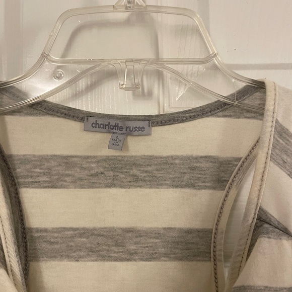 Grey & White Ruched Top. Size Large. - Picture 3 of 3